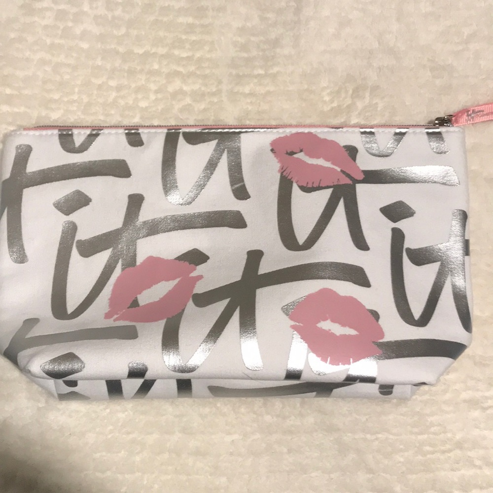IT Cosmetics makeup pouch
